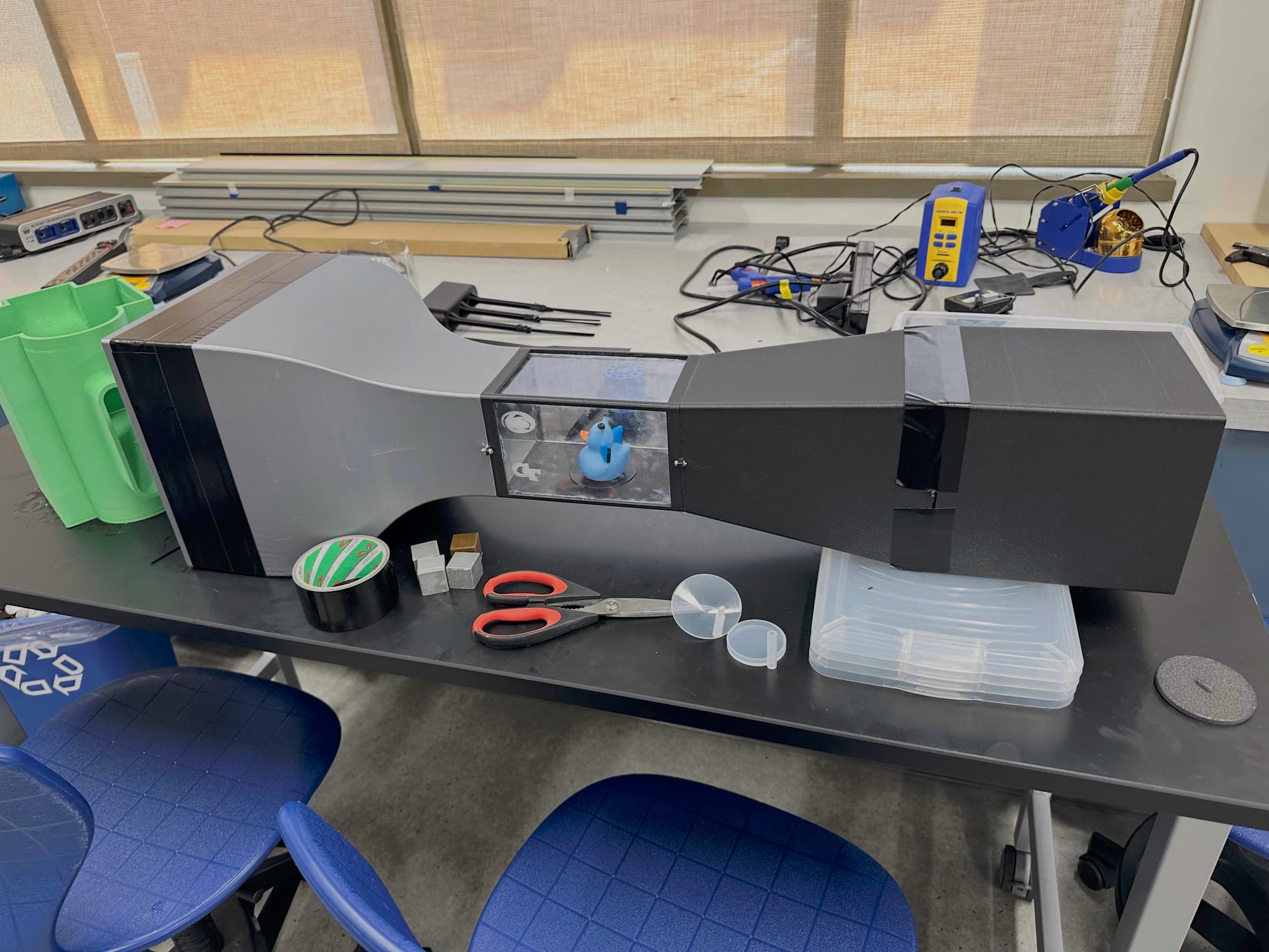 Wind tunnel with a model mounted in the test section